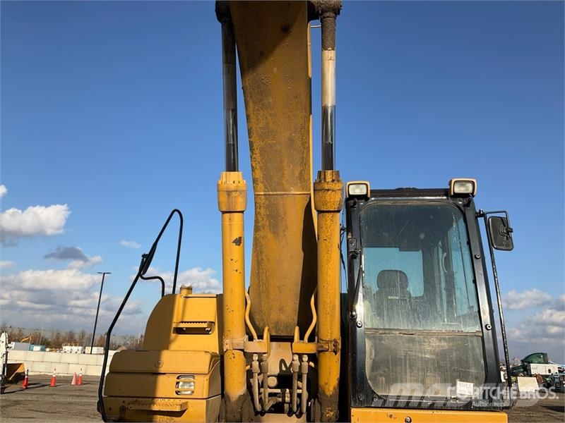 CAT 325D L Tracked Excavator حفارات زحافة