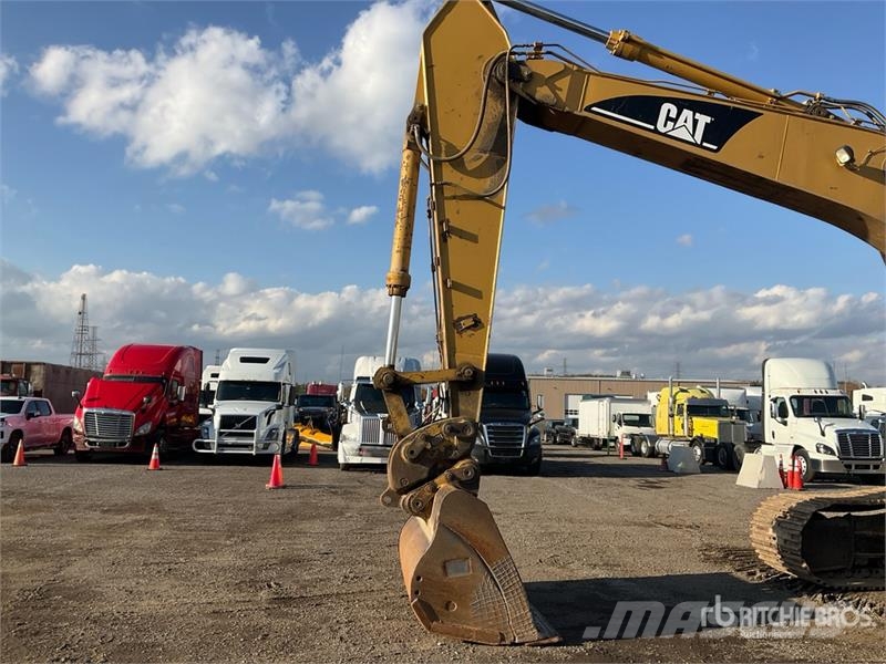 CAT 325D L Tracked Excavator حفارات زحافة