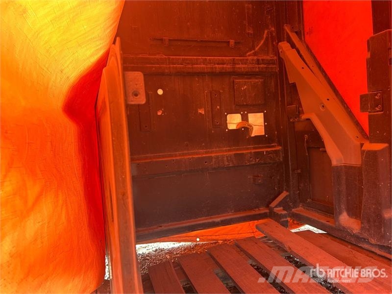 CAT 349F L Cab كابينة والداخلية