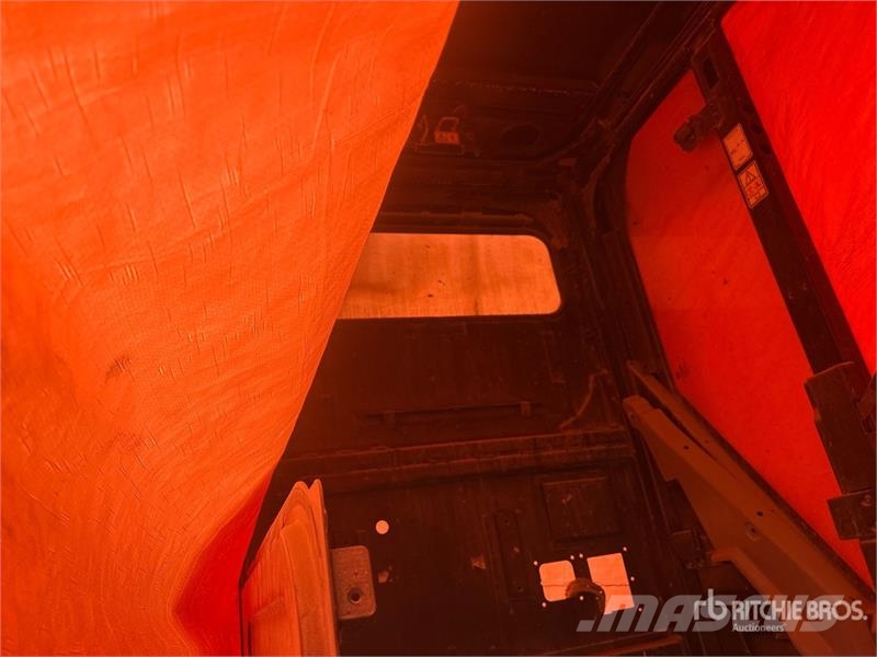 CAT 349F L Cab كابينة والداخلية