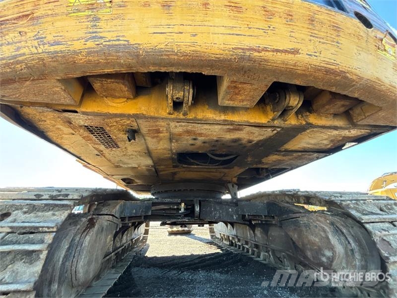 CAT 350L حفارات زحافة