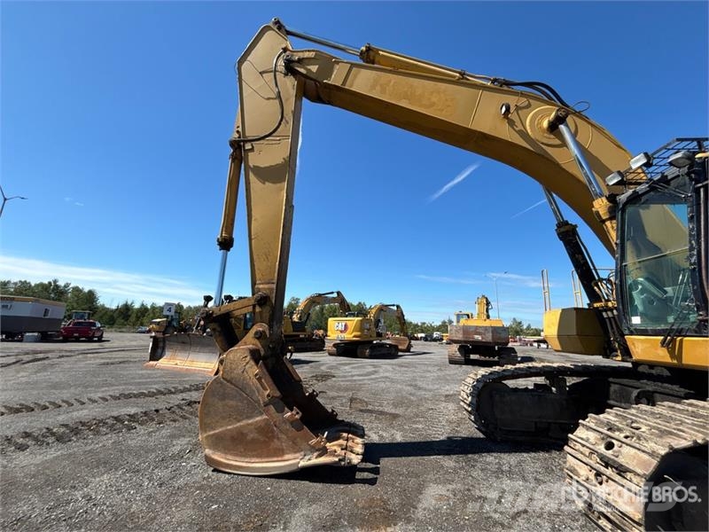 CAT 350L حفارات زحافة