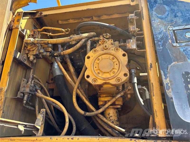 CAT 350L حفارات زحافة