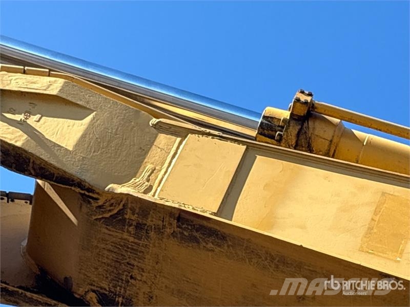 CAT 350L حفارات زحافة