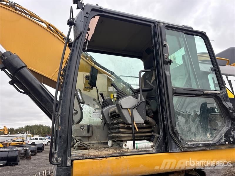 CAT 352FLRE Tracked Excavator Crawler excavators