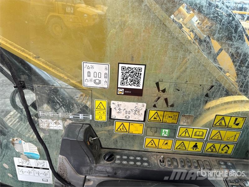 CAT 352FLRE Tracked Excavator Crawler excavators