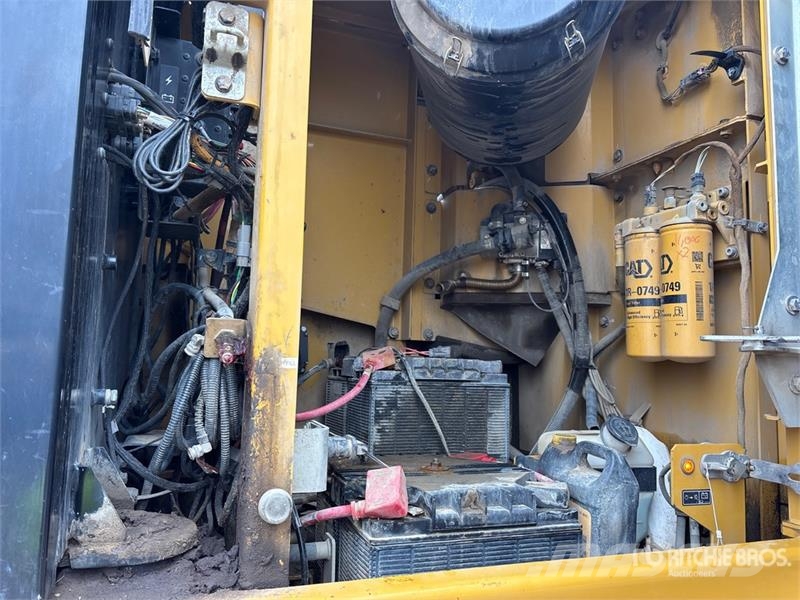 CAT 352FLRE Tracked Excavator Crawler excavators