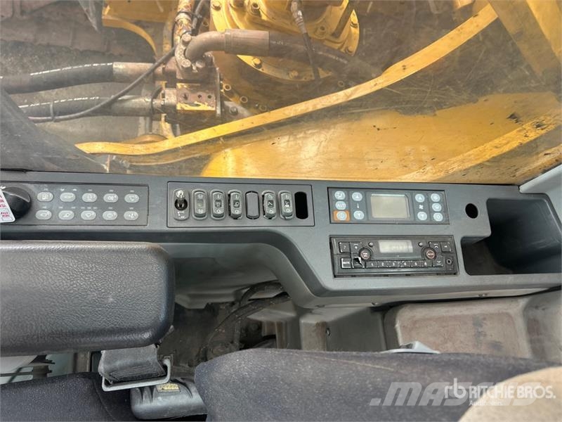 CAT 390FL Tracked Excavator Raupenbagger