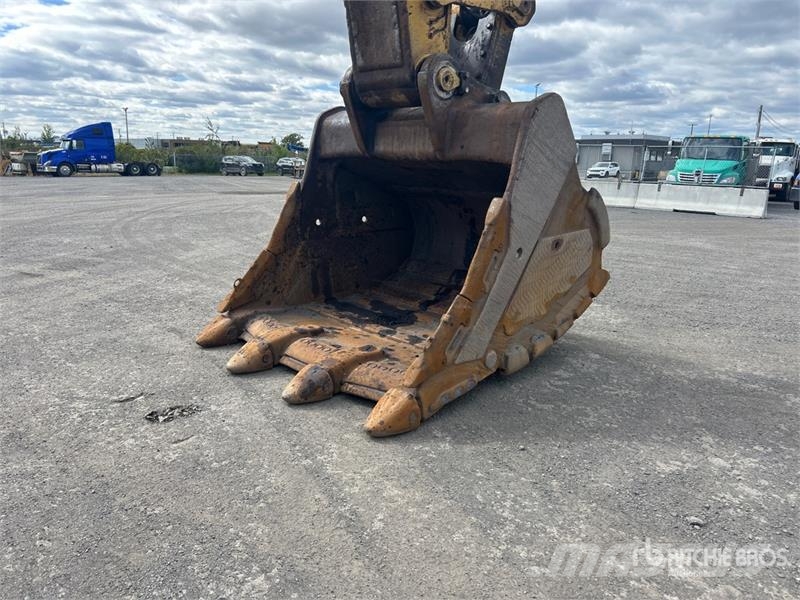 CAT 390FL Tracked Excavator Raupenbagger