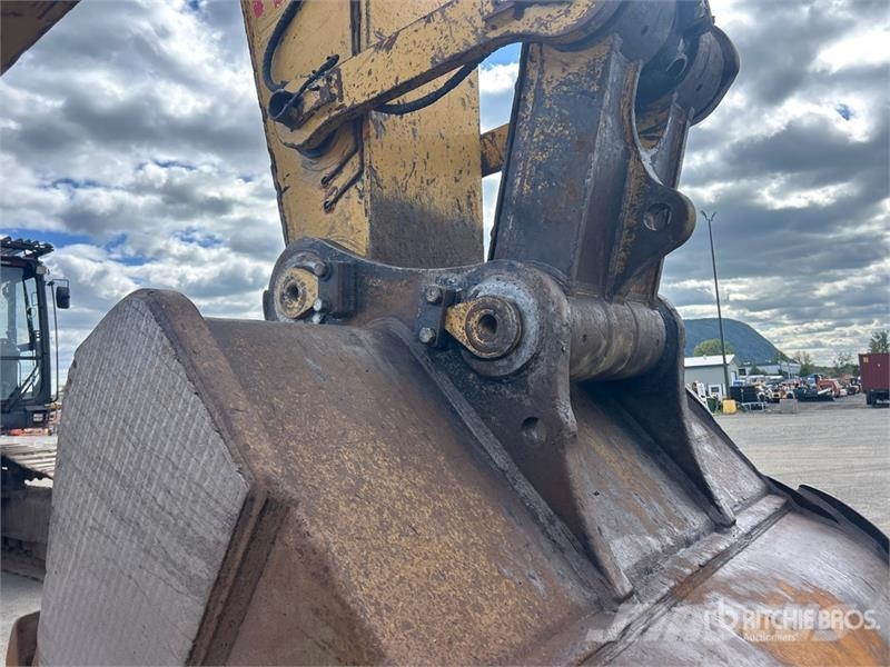 CAT 390FL Tracked Excavator Raupenbagger