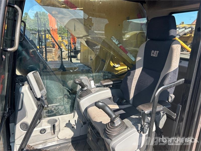 CAT 390FL Tracked Excavator Gravemaskiner på larvebånd