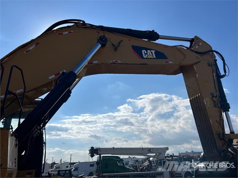 CAT 390FL Tracked Excavator Gravemaskiner på larvebånd