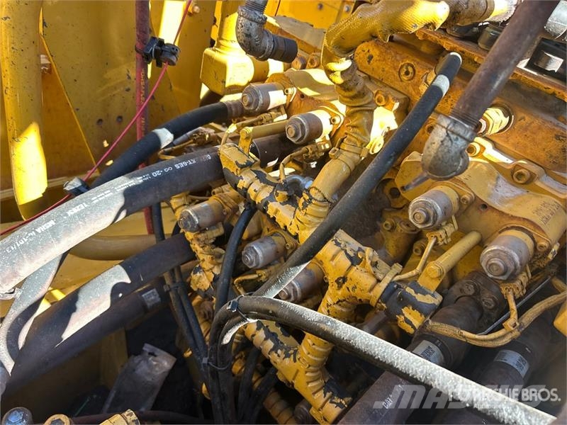 CAT 390FL Tracked Excavator Gravemaskiner på larvebånd