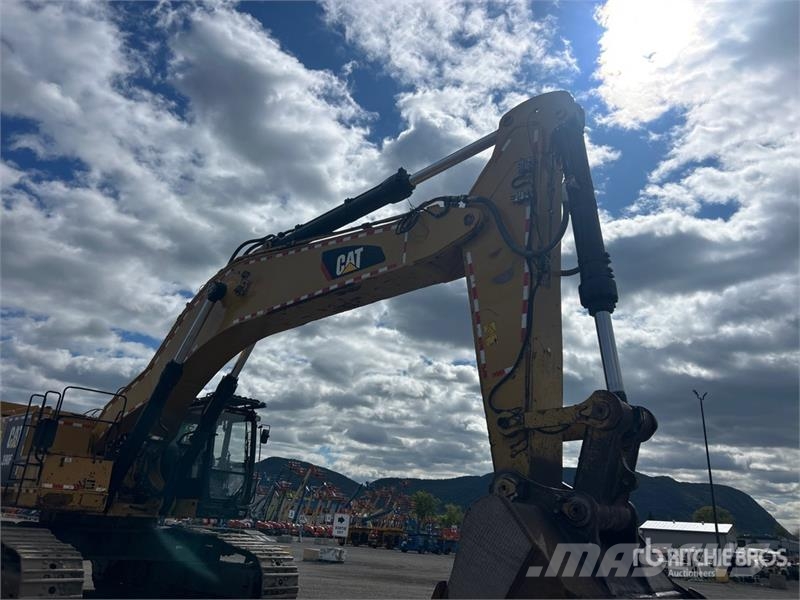 CAT 390FL Tracked Excavator Raupenbagger