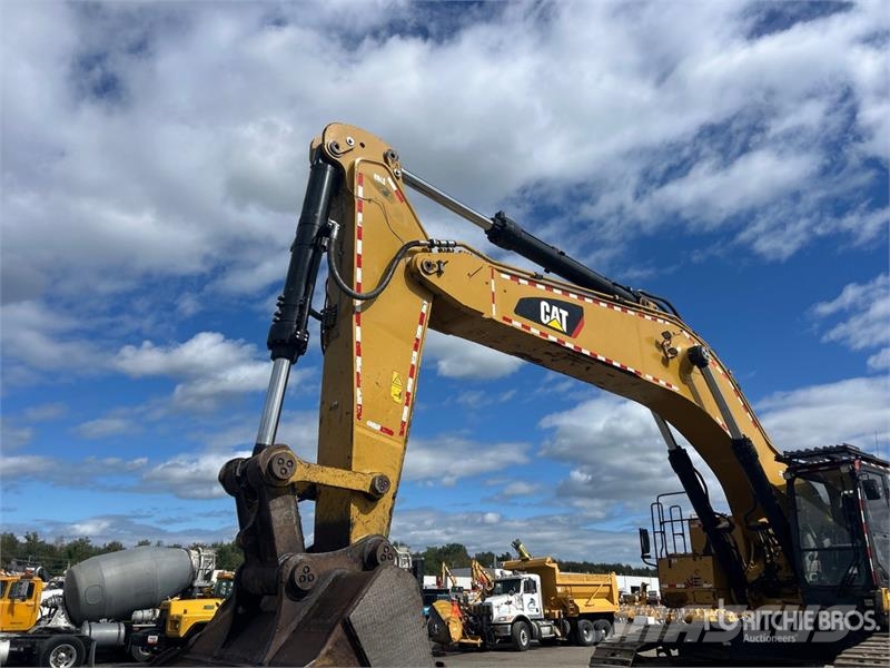 CAT 390FL Tracked Excavator Raupenbagger