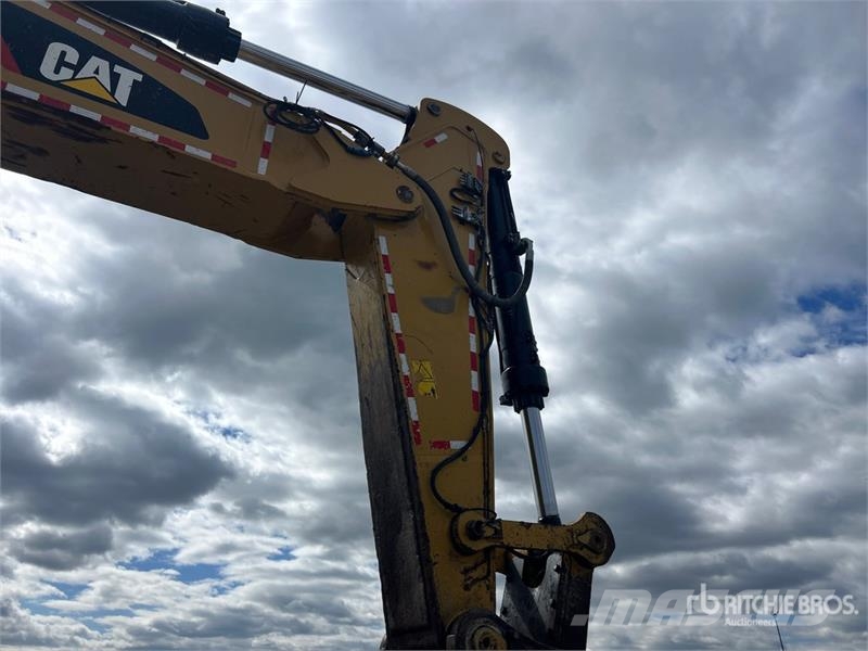 CAT 390FL Tracked Excavator Raupenbagger