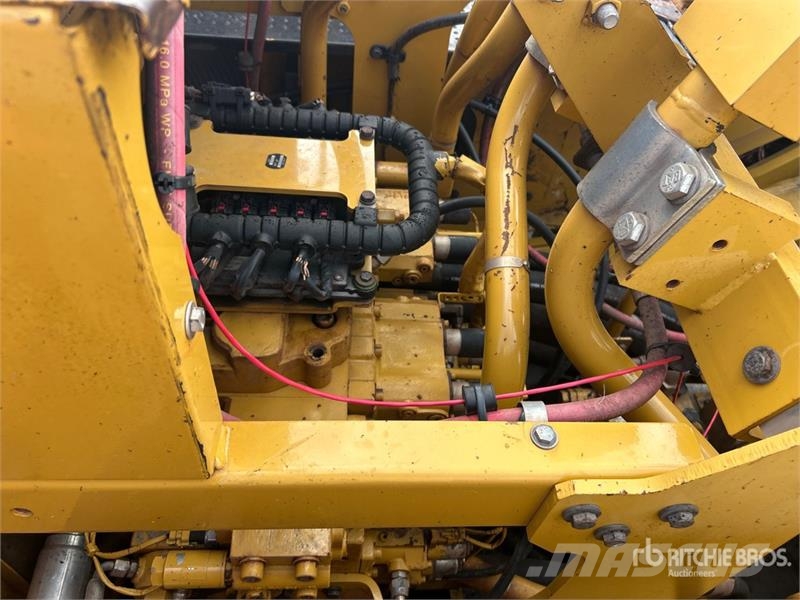 CAT 390FL Tracked Excavator Raupenbagger
