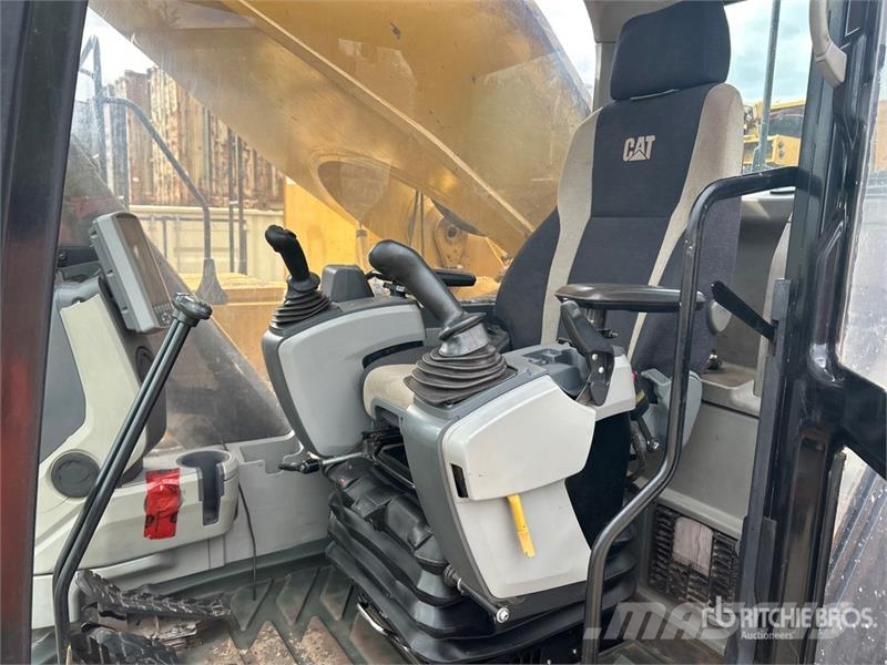 CAT 390FL Tracked Excavator Raupenbagger