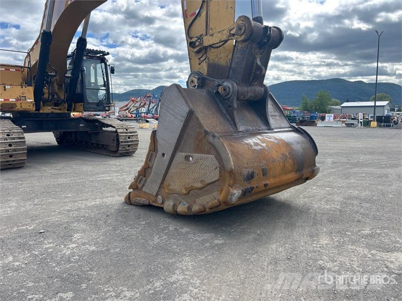 CAT 390FL Tracked Excavator Raupenbagger