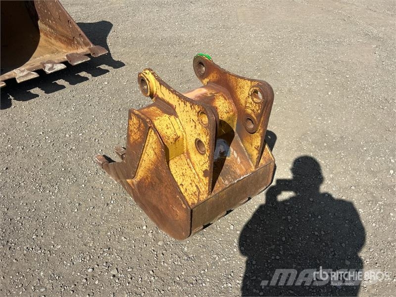 CAT 416 24 in Backhoe Rear Bucket Kovalar
