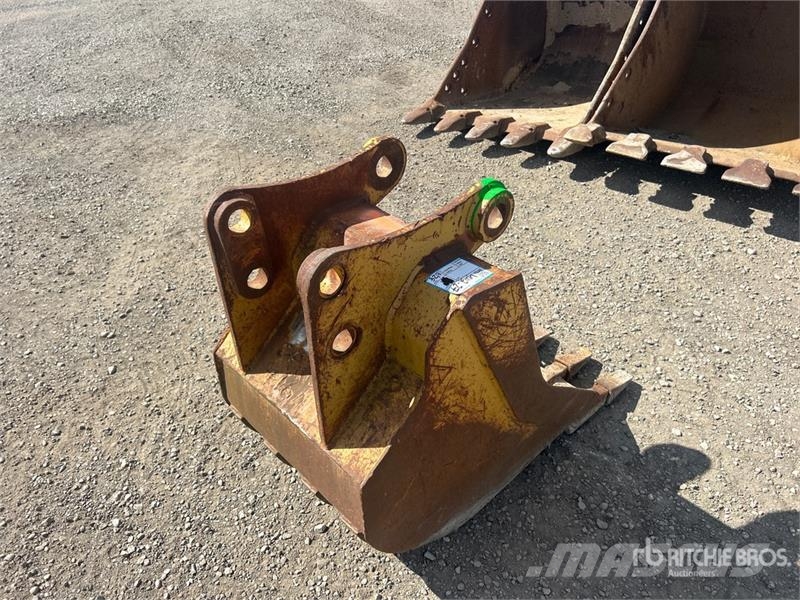CAT 416 24 in Backhoe Rear Bucket Kovalar