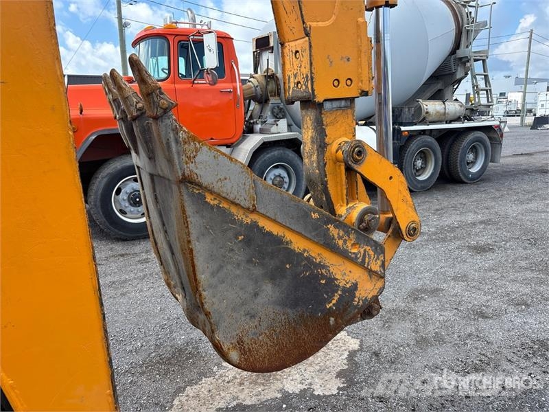 CAT 416E Екскаватори-навантажувачі