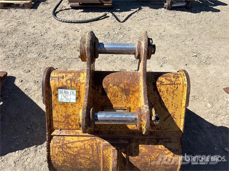 CAT 42 in Digging Excavator Bucket Schaufeln
