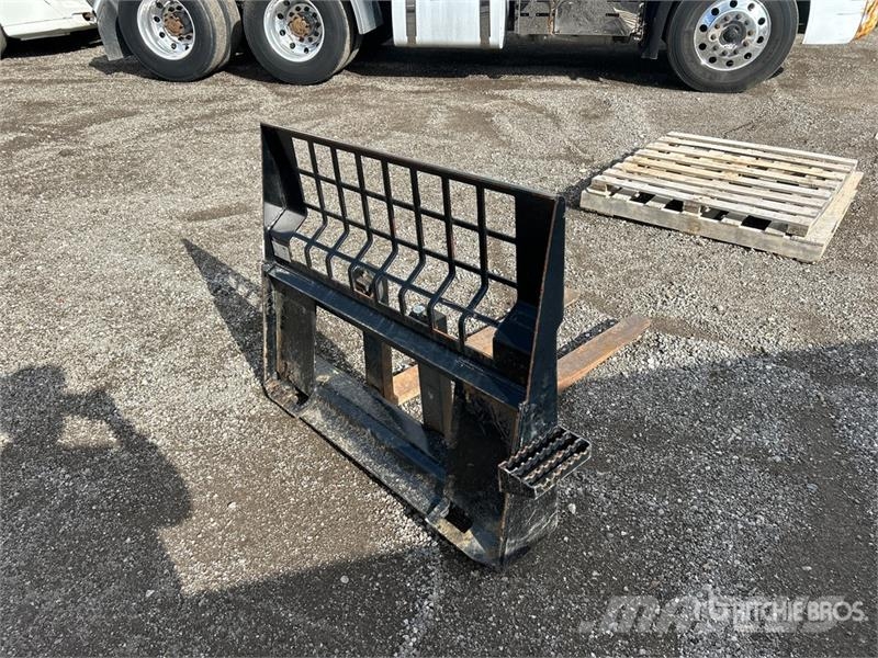 CAT 42 in Skid Steer Forks Vilice