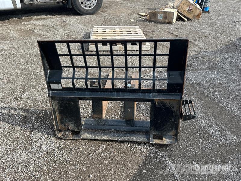 CAT 42 in Skid Steer Forks Vilice