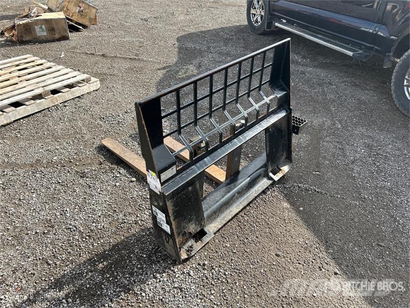 CAT 42 in Skid Steer Forks Vilice