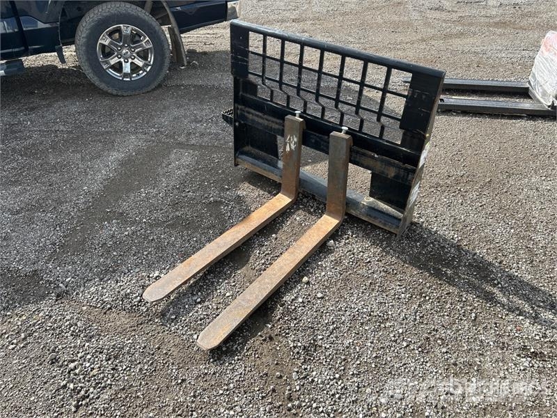 CAT 42 in Skid Steer Forks Vilice