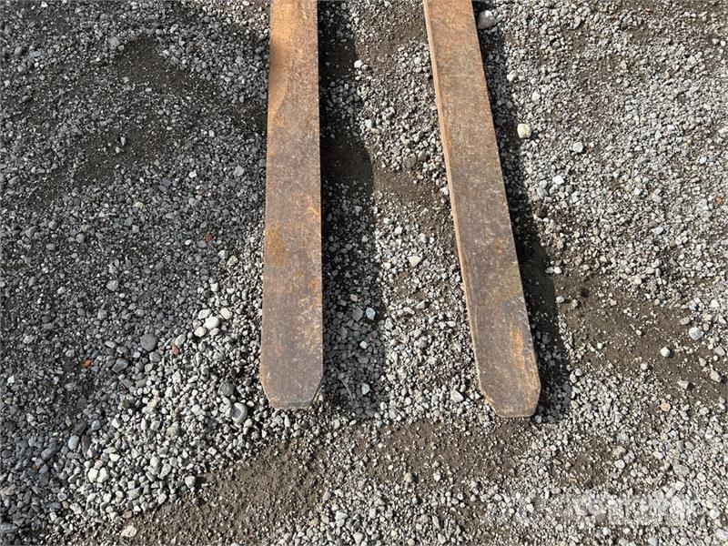 CAT 42 in Skid Steer Forks Vilice