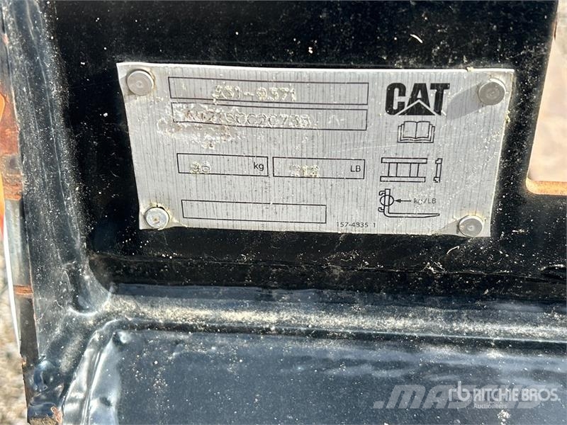 CAT 42 in Skid Steer Forks Vilice