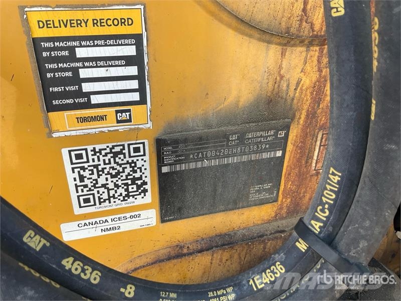 CAT 420 لوادر ذات جرافات عكسية