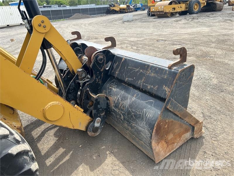 CAT 420 XE Ekskavatori-iekrāvēji