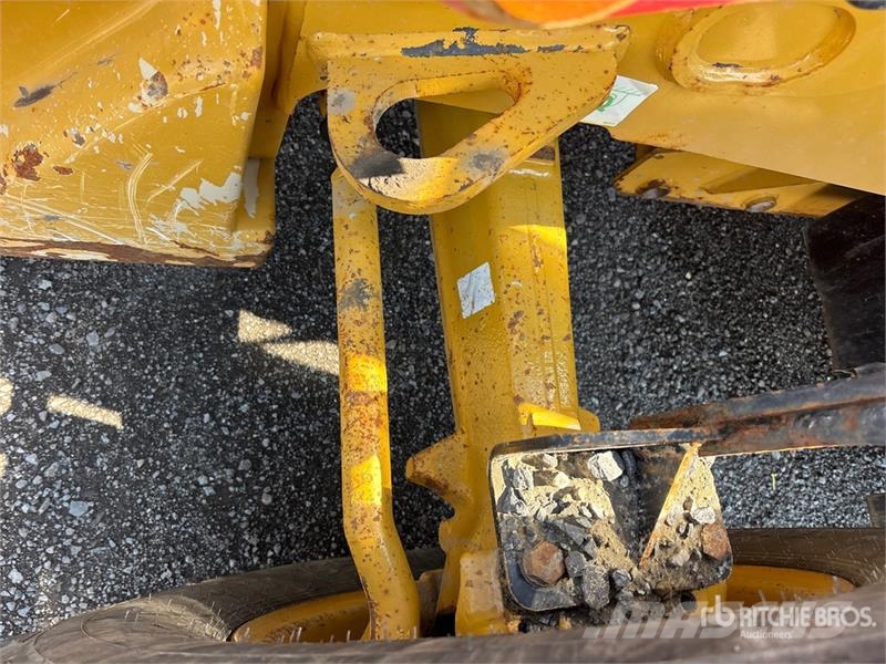 CAT 420 XE Ekskavatori-iekrāvēji