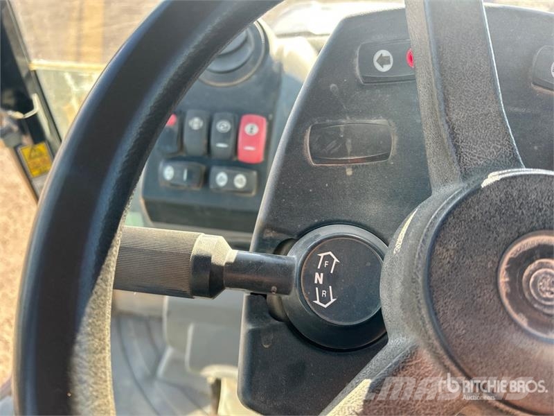 CAT 420E IT لوادر ذات جرافات عكسية
