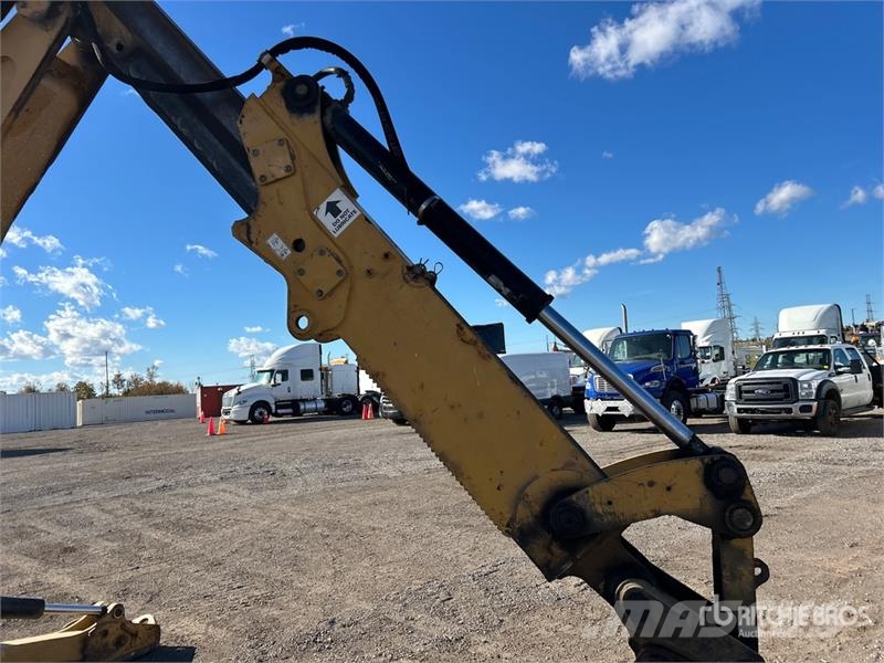 CAT 420E IT لوادر ذات جرافات عكسية
