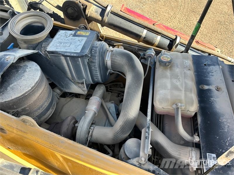 CAT 420E IT لوادر ذات جرافات عكسية