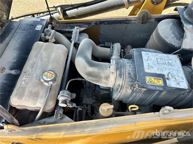 CAT 420E IT لوادر ذات جرافات عكسية