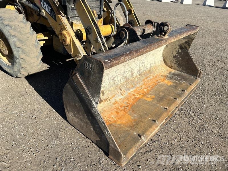 CAT 420E IT لوادر ذات جرافات عكسية