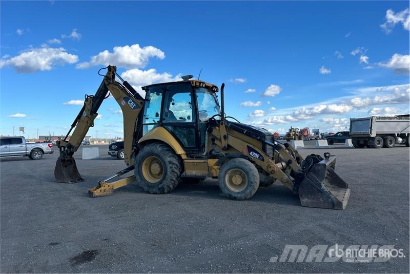 CAT 420E IT لوادر ذات جرافات عكسية