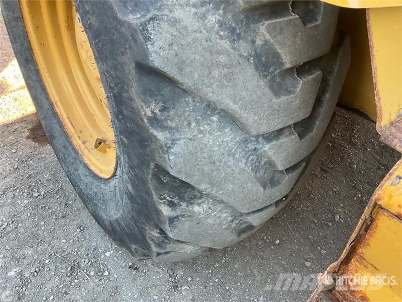 CAT 420E IT لوادر ذات جرافات عكسية