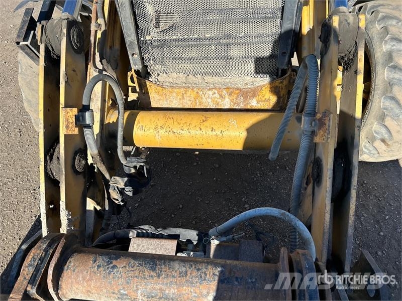 CAT 420E IT لوادر ذات جرافات عكسية