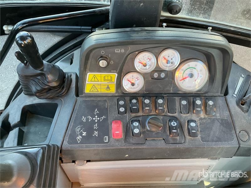 CAT 420E IT لوادر ذات جرافات عكسية