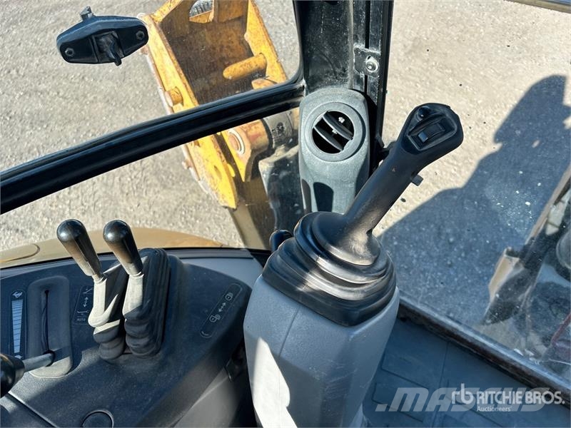 CAT 420E IT لوادر ذات جرافات عكسية
