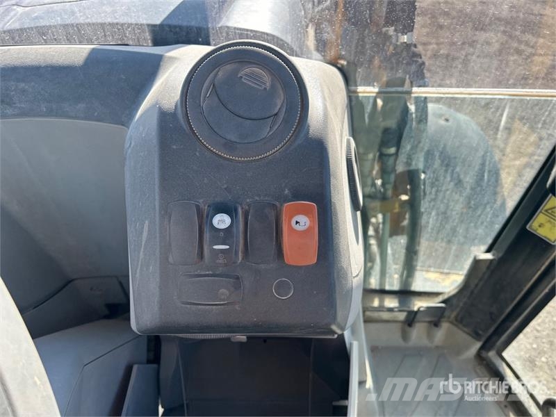 CAT 420E IT لوادر ذات جرافات عكسية