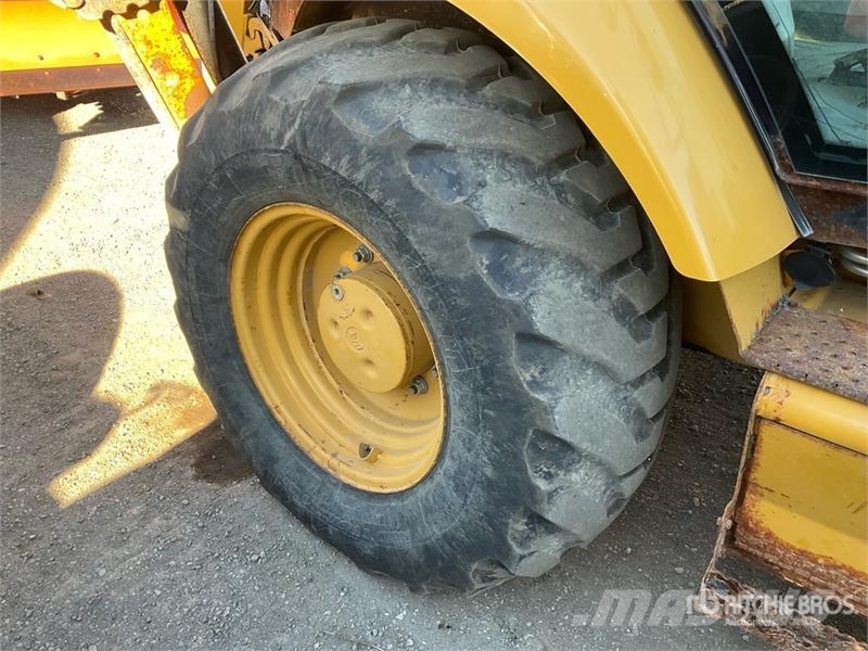 CAT 420E IT لوادر ذات جرافات عكسية