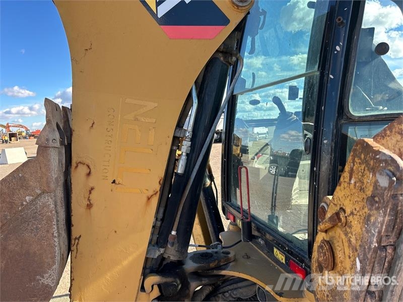 CAT 420E IT لوادر ذات جرافات عكسية