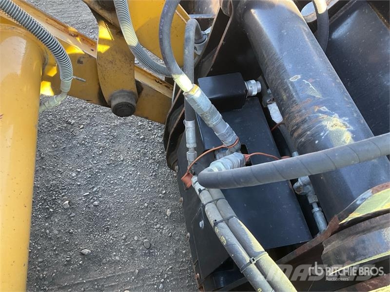 CAT 420E IT لوادر ذات جرافات عكسية